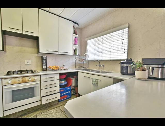 2 BEDROOM APARTMENT FOR SALE IN BASSONIA